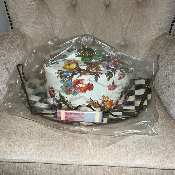 Mackenzie-Childs White Flower Market Cake Carrier NEW - Picture 3 of 7
